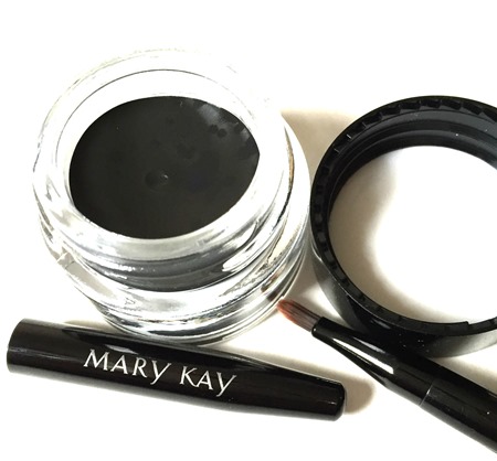 Glamming Up For The Holidays With Mary Kay