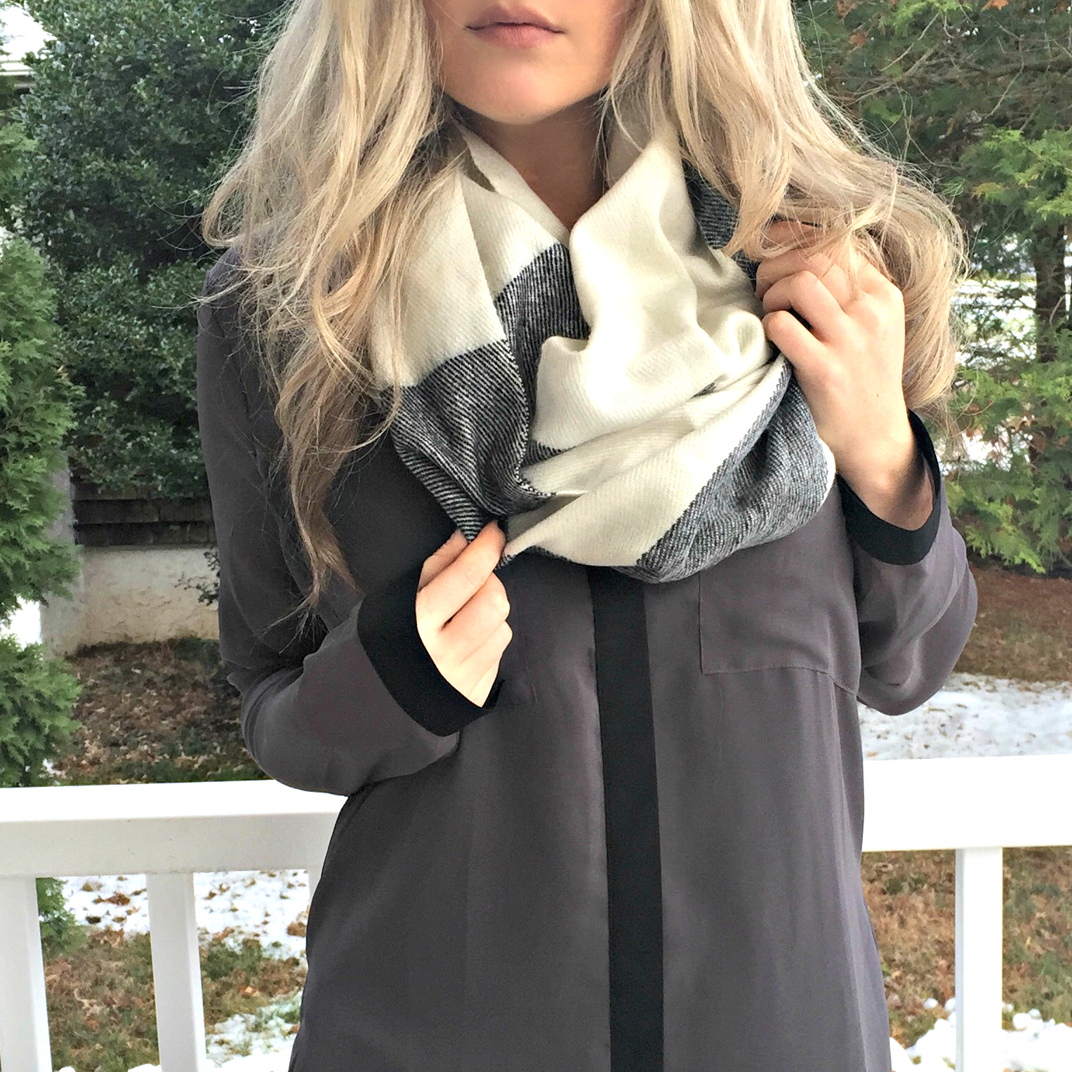 Betsy Johnson black and white scarf